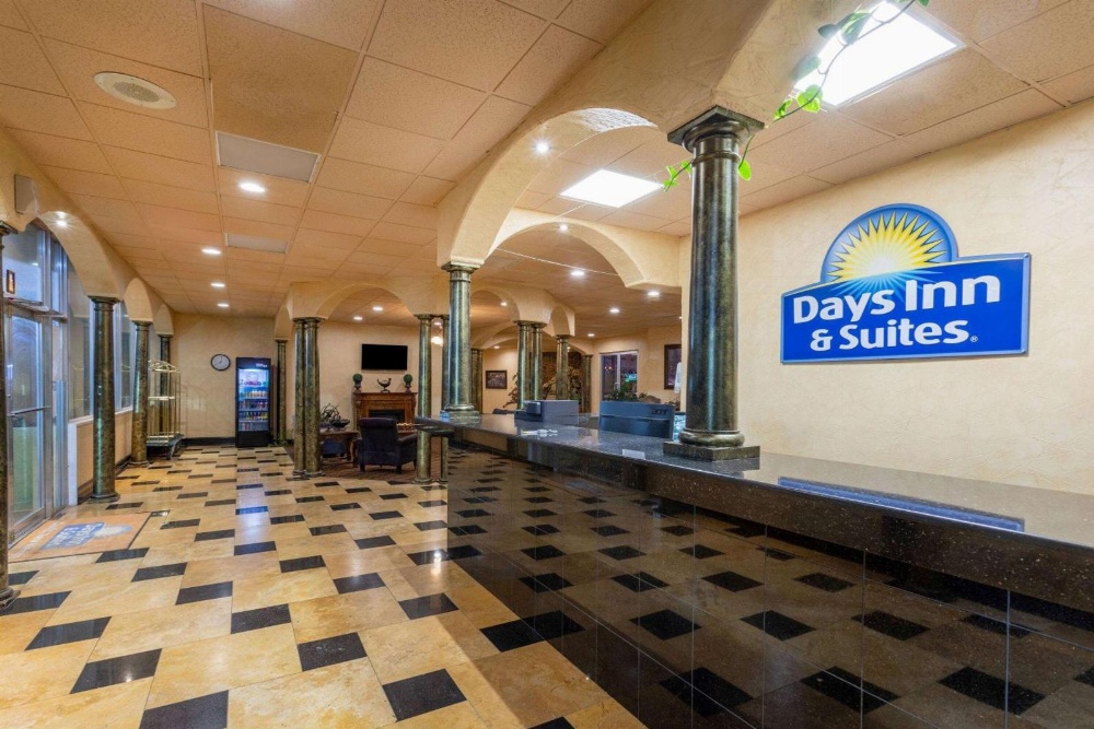 Days Inn & Suites by Wyndham Clovis